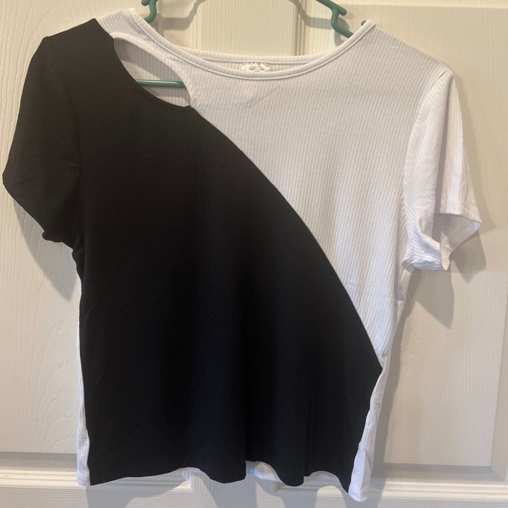 Juniors black and white top size large